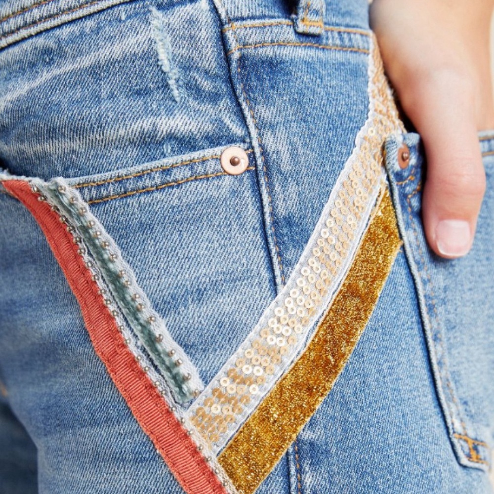 NEW Anthropologie Pilcro Slim Boyfriend Straight Leg Embellished Denim Jeans 25 - Picture 3 of 12